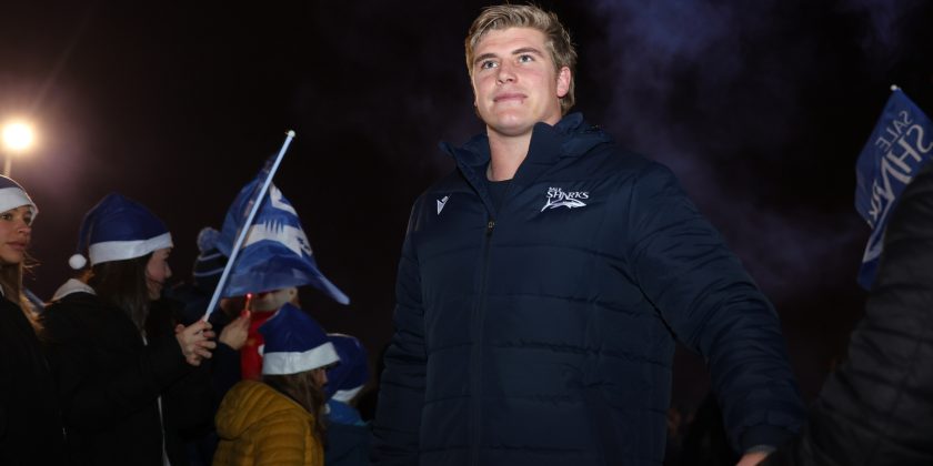 Ernst Van Rhyn extends Sharks stay 
