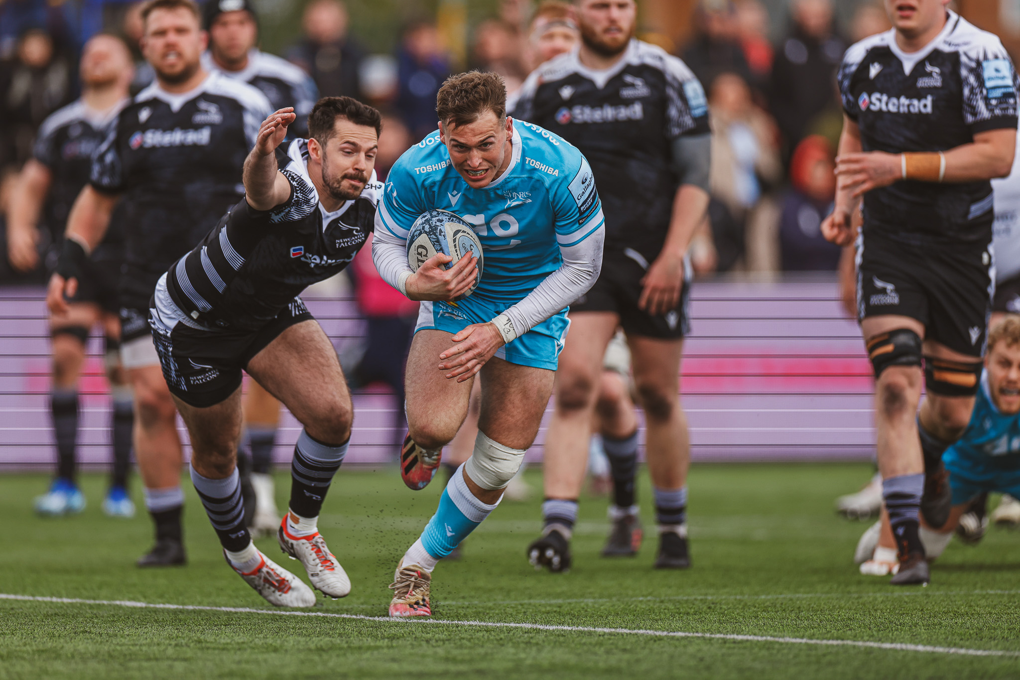 HIGHLIGHTS | Sharks keep play-off hopes alive with bonus point win at Newcastle