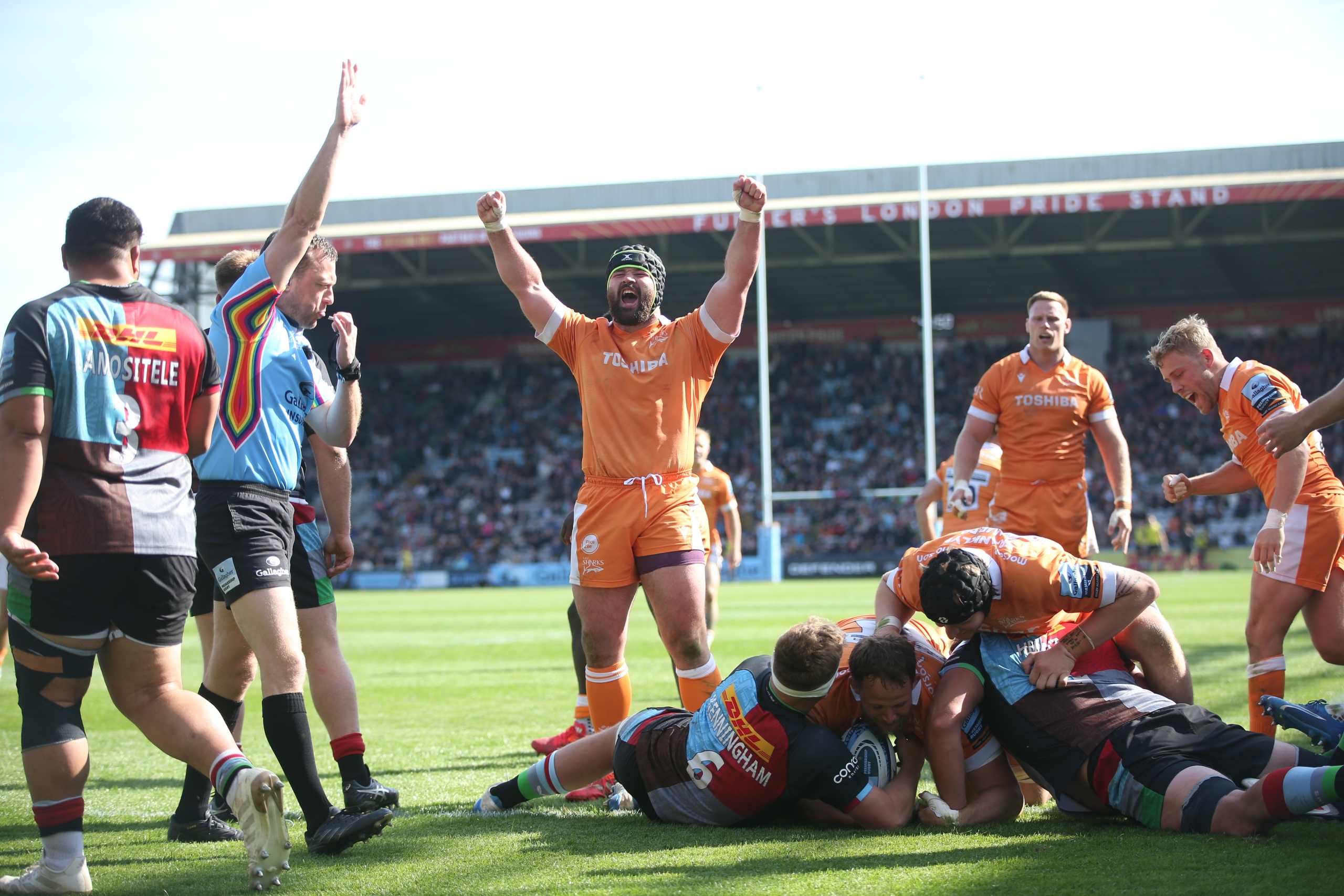 Sharks on top after eleven try thriller at The Stoop