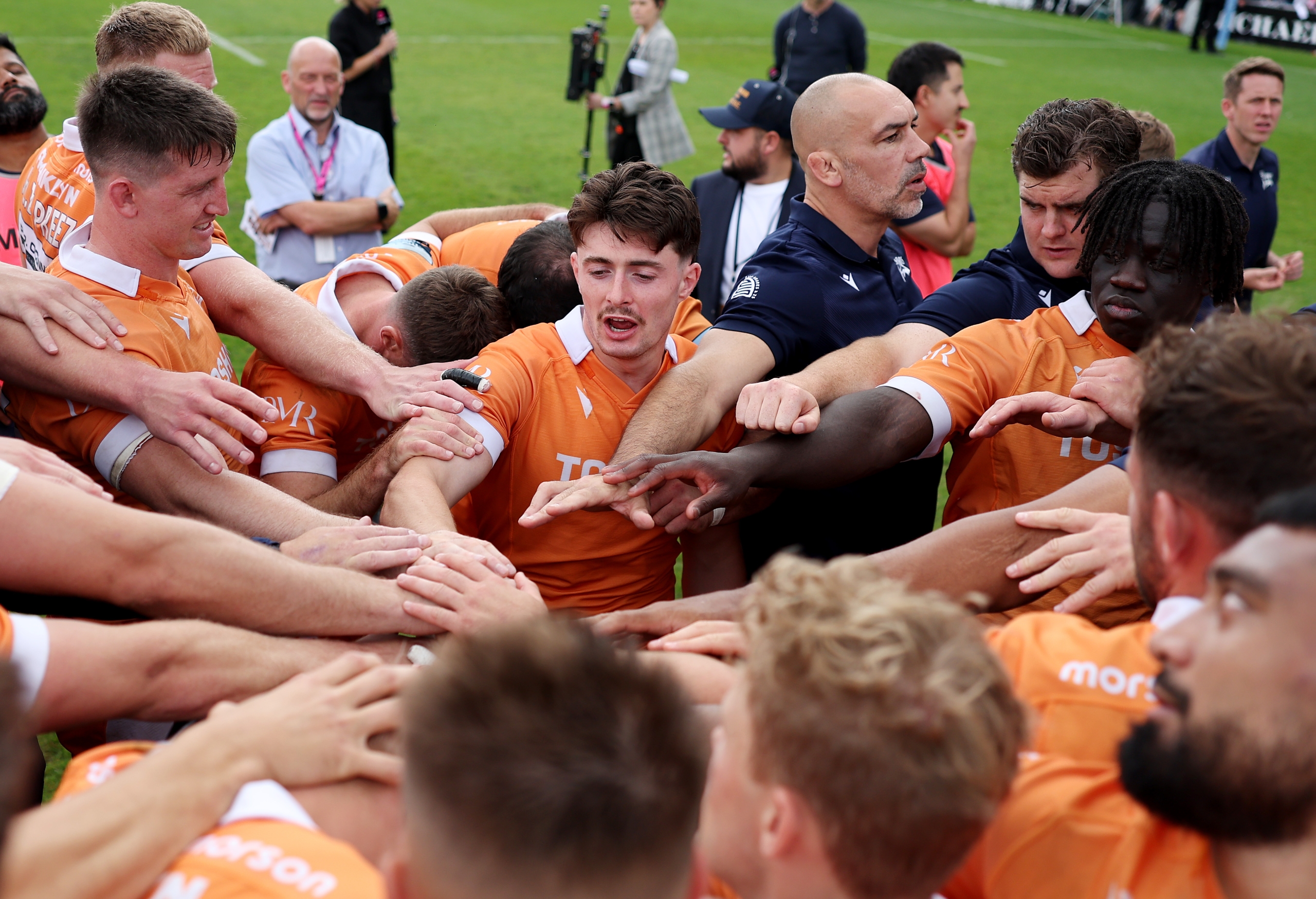 Sharks down Exeter to make PLAY-OFF at Tigers
