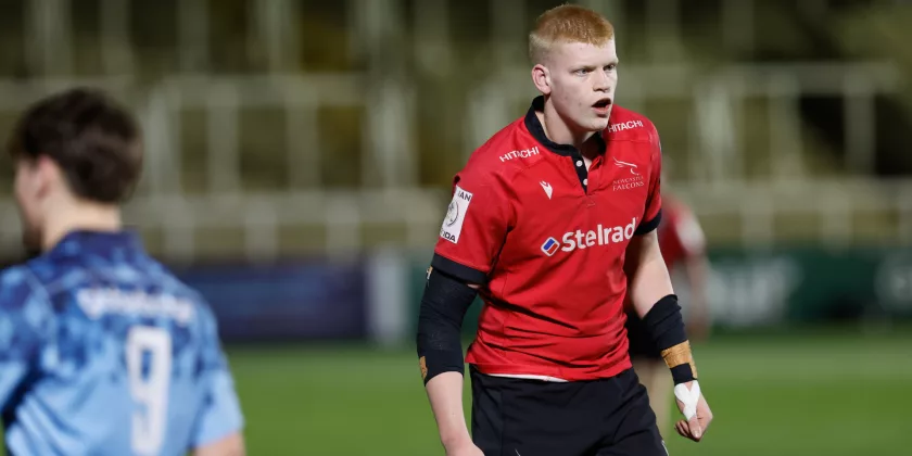 Sharks sign ‘rising star’ Hogg 